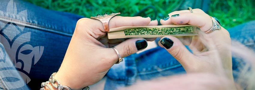 How To Roll A Joint With A Filter Tip